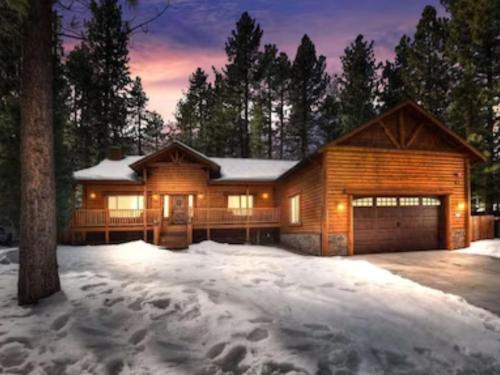 Harrods Cabin: 3BR, 2BA, Game Room, Prime Location in Big Bear!