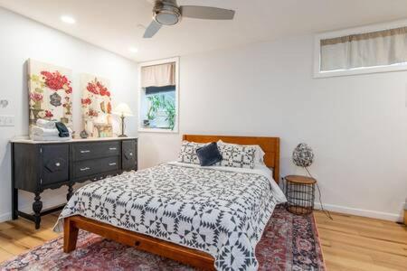 Cozy Private Apt near Downtown in Burlington, USA