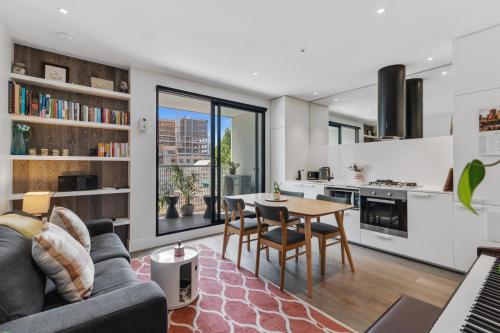 Lovely & Quiet 2-Bed in the Heart of Carlton