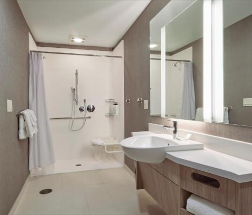SpringHill Suites by Marriott Medford Airport - image 9