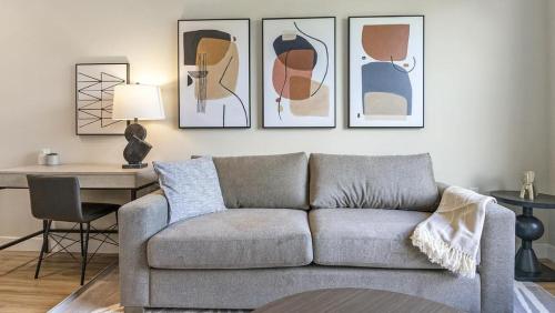 . Landing Modern Apartment with Amazing Amenities (ID9713X45)