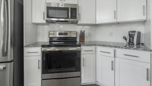 Landing Modern Apartment with Amazing Amenities (ID9029X82) in Falconbridge