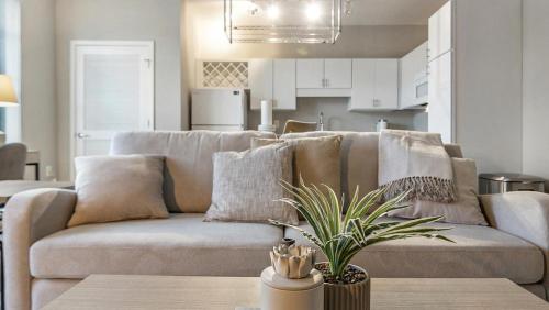 Landing Modern Apartment with Amazing Amenities ID9906X25 in Tower Grove, USA