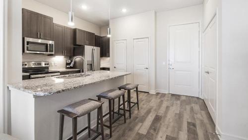 Landing Modern Apartment with Amazing Amenities (ID9874X53)