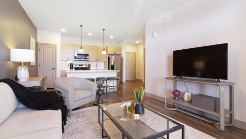 Landing Modern Apartment with Amazing Amenities (ID5608X75) in Tallyn's Reach
