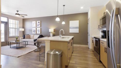 Landing Modern Apartment with Amazing Amenities (ID5608X75) in Tallyn's Reach