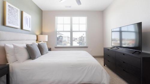 Landing Modern Apartment with Amazing Amenities (ID5608X75) in Tallyn's Reach