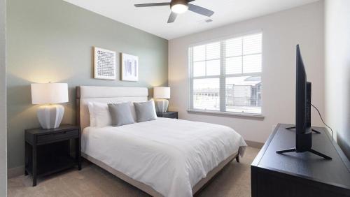Landing Modern Apartment with Amazing Amenities (ID5608X75) in Tallyn's Reach
