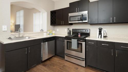 Landing Modern Apartment with Amazing Amenities (ID8400X74) in 城市與鄉村