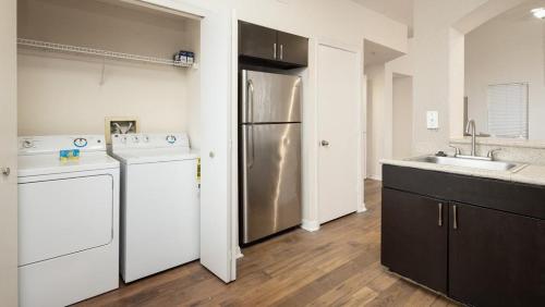 Landing Modern Apartment with Amazing Amenities (ID8400X74) in 城市與鄉村