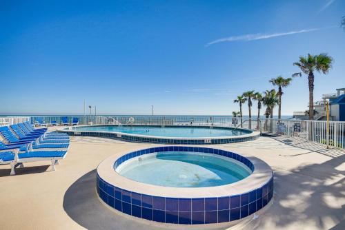 Beachfront Daytona Condo with Pool and Hot Tub Access! in Daytona Beach Shores, USA