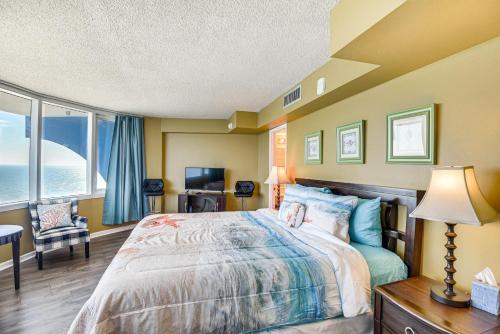 Beachfront Daytona Condo with Pool and Hot Tub Access! in Daytona Beach Shores, USA