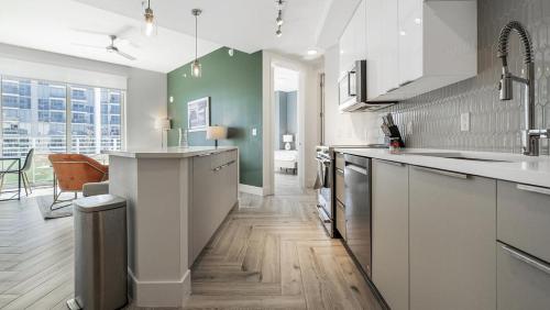 Landing Modern Apartment with Amazing Amenities ID2666X05 in Fort Lauderdale, USA