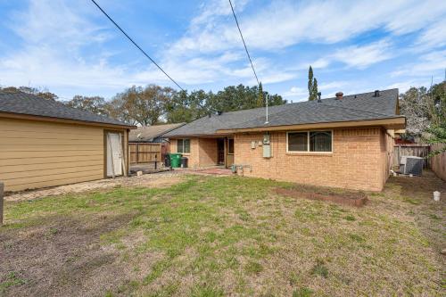 Quiet Houston Home with Porch - Near Park and Trails! in Houston, USA