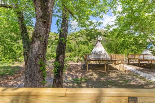 Furnished Teepee/Glamping/Kayak Ramp/King Bed