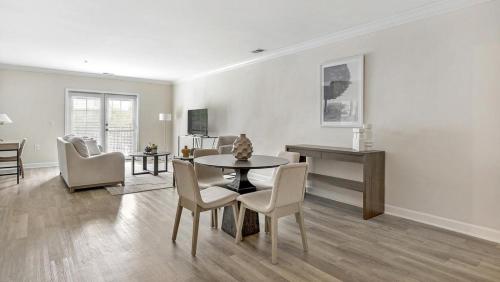 Landing Modern Apartment with Amazing Amenities (ID8416X37) in Norfolk City Center