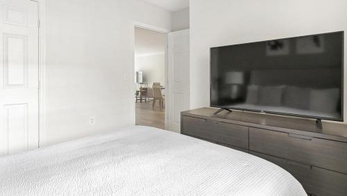 Landing Modern Apartment with Amazing Amenities (ID8416X37) in Norfolk City Center