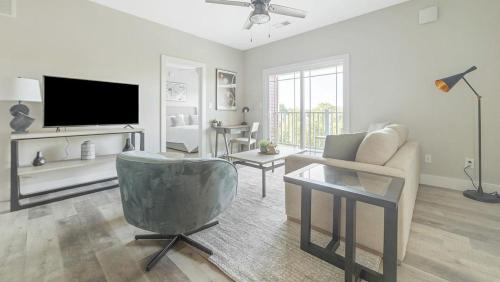 Landing Modern Apartment with Amazing Amenities (ID1011X401) in Blueberry Hill-Brigadoon-Stoneybrook-Baralto