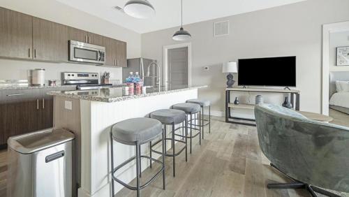 Landing Modern Apartment with Amazing Amenities (ID1011X401) in Blueberry Hill-Brigadoon-Stoneybrook-Baralto