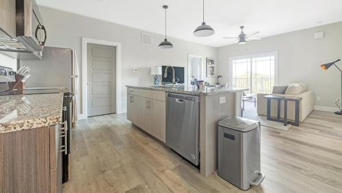 Landing Modern Apartment with Amazing Amenities (ID1011X401) in Blueberry Hill-Brigadoon-Stoneybrook-Baralto
