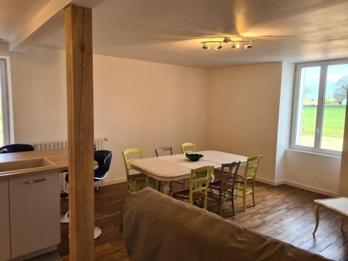 Maison paisible entre Berry et Creuse avec jardin clos, terrasse et parking privé - FR-1-591-310 (Maison paisible entre Berry et Creuse avec jardin clos, terrasse et parking prive - FR-1-591-310) in Chasseneuil