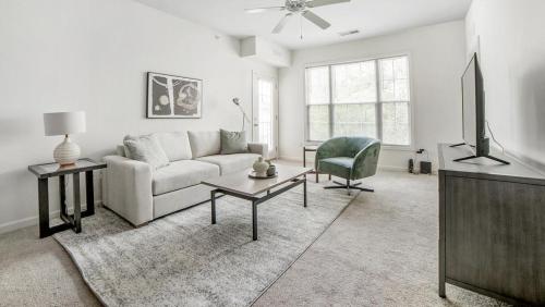 Landing Modern Apartment with Amazing Amenities (ID6425X78) in Blueberry Hill-Brigadoon-Stoneybrook-Baralto