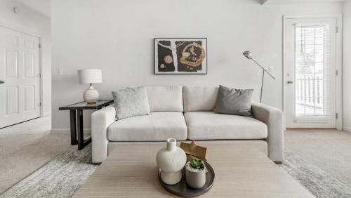 Landing Modern Apartment with Amazing Amenities (ID6425X78) in Blueberry Hill-Brigadoon-Stoneybrook-Baralto