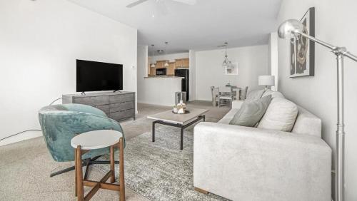 Landing Modern Apartment with Amazing Amenities (ID6425X78) in Blueberry Hill-Brigadoon-Stoneybrook-Baralto