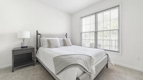 Landing Modern Apartment with Amazing Amenities (ID6425X78) in Blueberry Hill-Brigadoon-Stoneybrook-Baralto