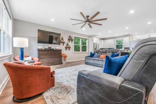 New 4BR, 3.5 BA - Minutes From UGA & Downtown Athens in Athens, USA