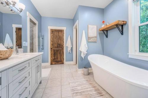 New 4BR, 3.5 BA - Minutes From UGA & Downtown Athens in Athens, USA