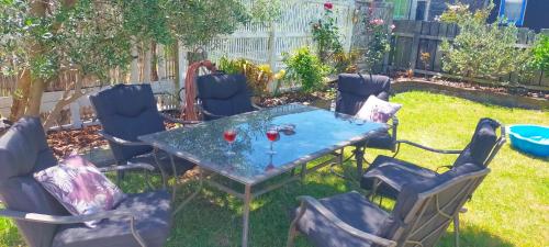 Dārzs, Cosy Kiwi bach Kid and Pet friendly Beach house in Otaki