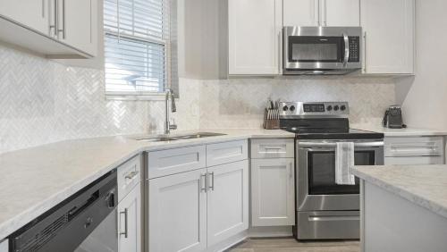 Landing Modern Apartment with Amazing Amenities ID1169X837 in Bradenton, USA