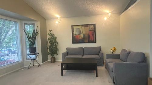Private Rooms Close to Superstore & Londondery Mall
