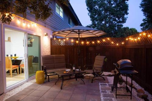 Geometric Loft: renovated, hip, pets, pool/spa in Solana Beach