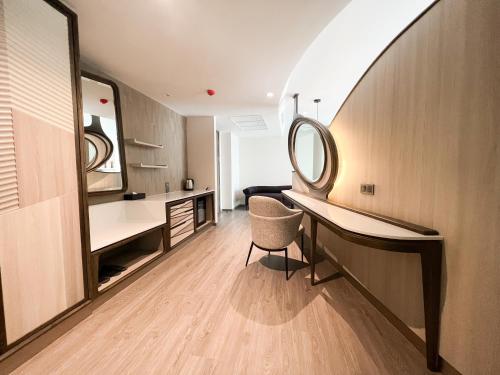 Amethyst Executive Junior Room