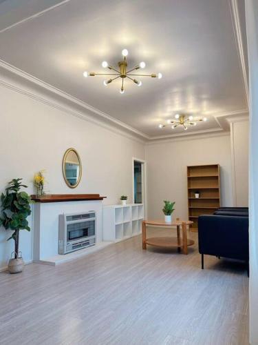 Epping-5 beds-cozy home