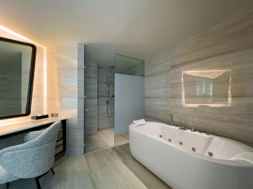 room detail thumbnail 2