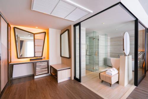 room detail thumbnail 2