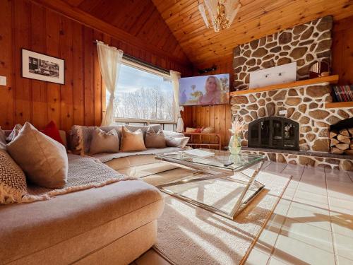 Luxury St-Sauveur Chalet with Swim Spa Close to Ski