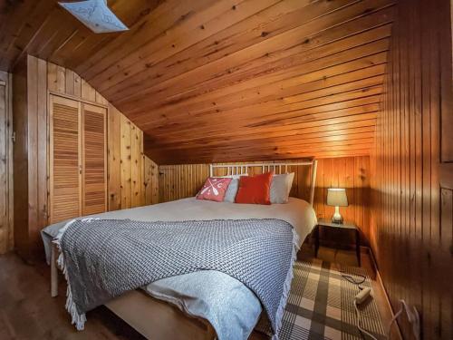 Luxury St-Sauveur Chalet with Swim Spa Close to Ski