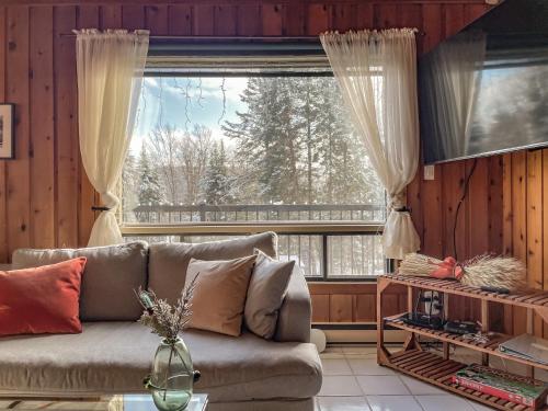 Luxury St-Sauveur Chalet with Swim Spa Close to Ski