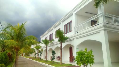 普瑞洛維納 Puri Lovina