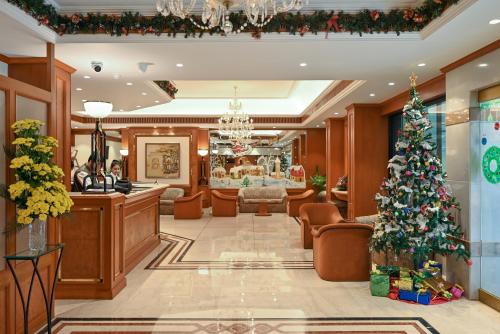 Fariyas Hotel near Colaba