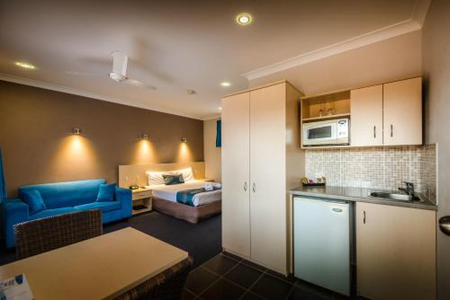 Park Beach Resort Motel Set in a prime location of Coffs Harbour, Park Beach Resort Motel puts everything the city has to offer just outside your doorstep. The hotel offers a wide range of amenities and perks to ensure you h