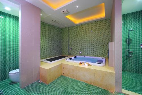 Bathroom, Eighth Platform Motel in Changhua City