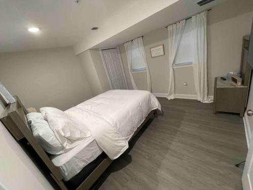 Luxury 2BEDROOM NEAR EWRNEWARK AIRPORT in Newark, USA