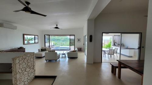 Longview - stunning views, sleeps 7