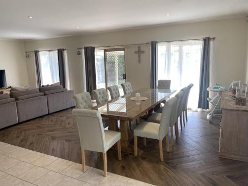 Tootgarook Beach House by Ready Set Stay - LINEN PROVIDED, BYO TOWELS