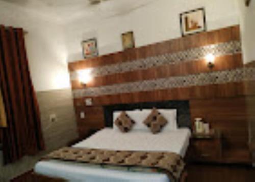 Hotel Goverdhan Palace , Mathura